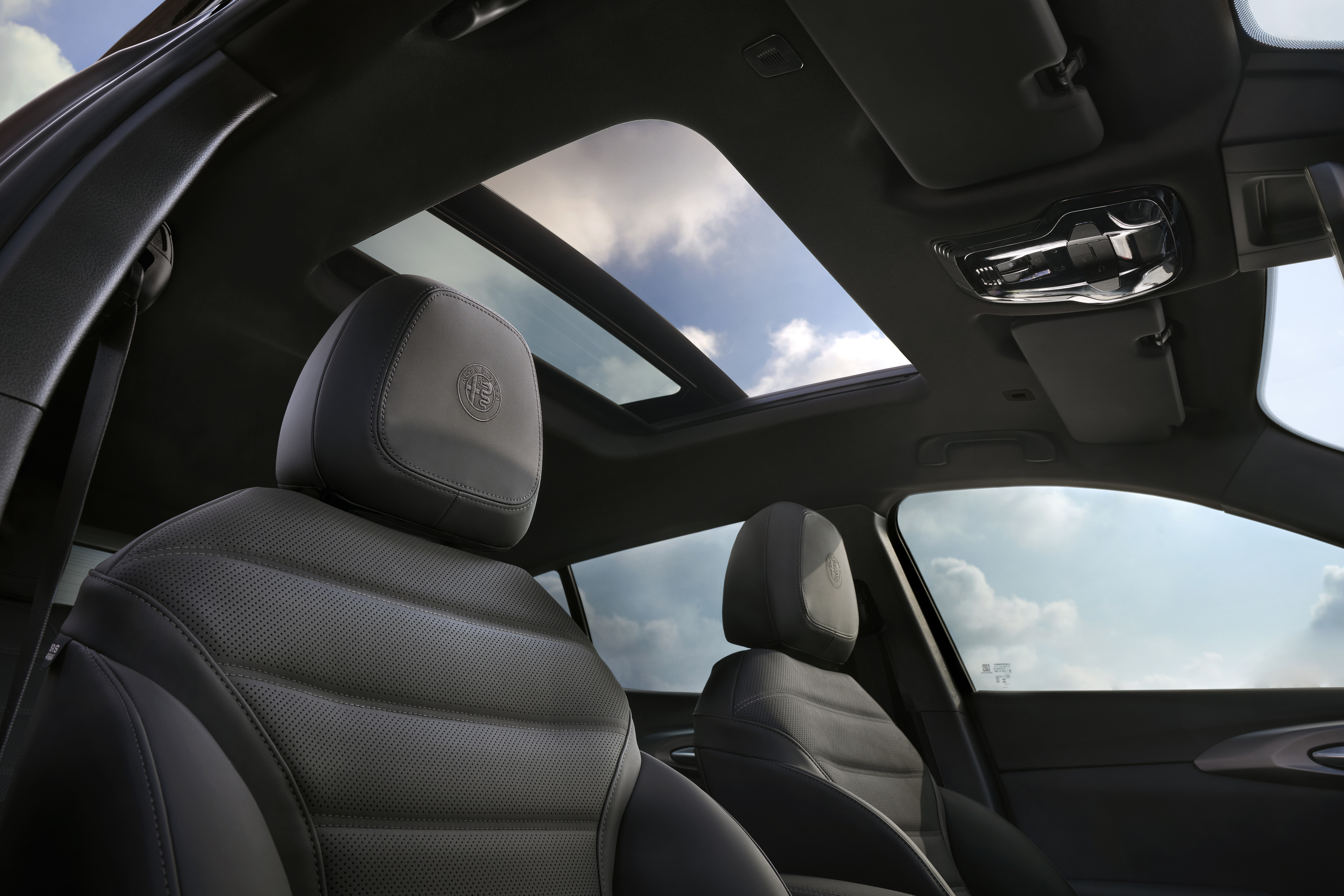 Alfa romeo gallery interior 3